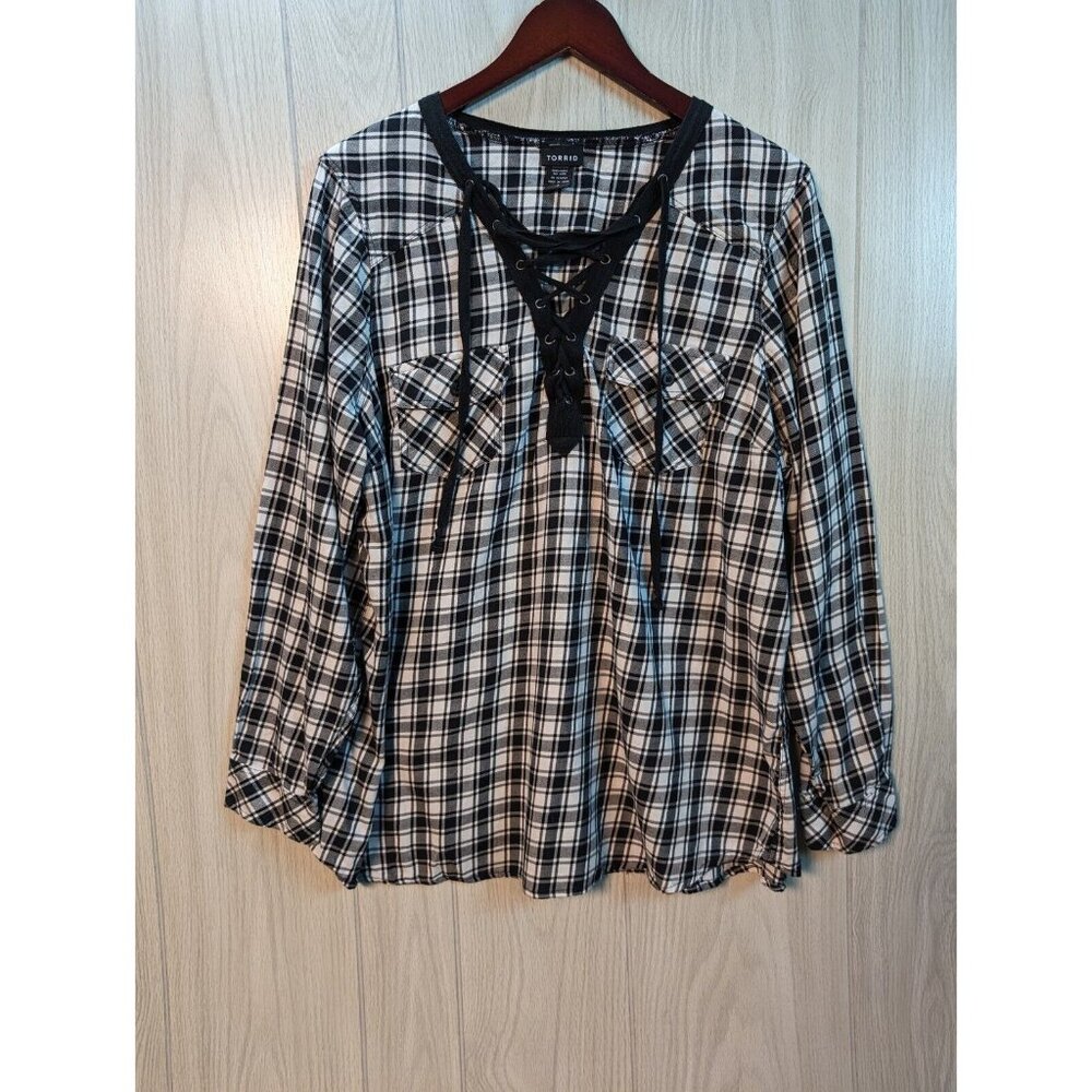 TORRID Women’s 2X Plaid Lace Up V-Neck Blouse Shirt Top with Pockets Black
